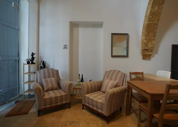 Large Kamara * Никосия