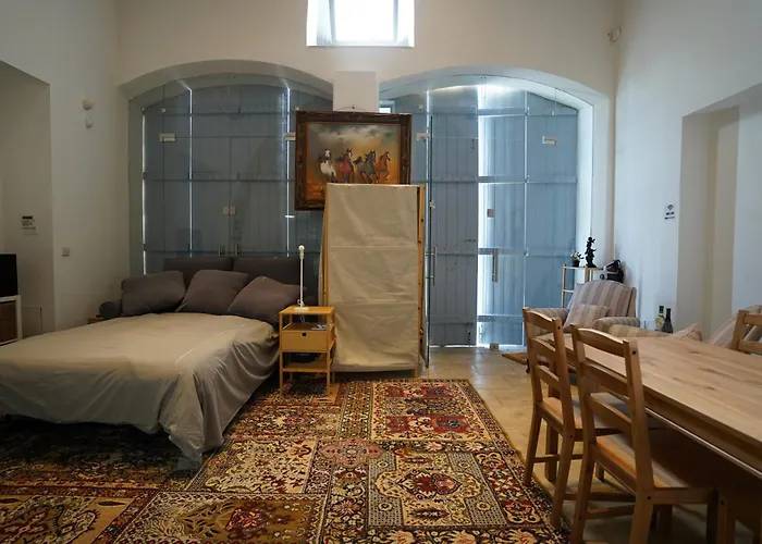 Large Kamara Nikósie