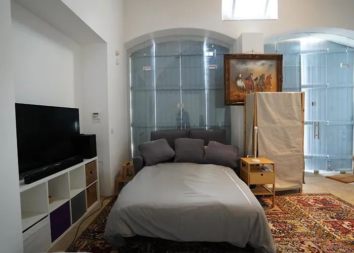 Large Kamara Nikósie